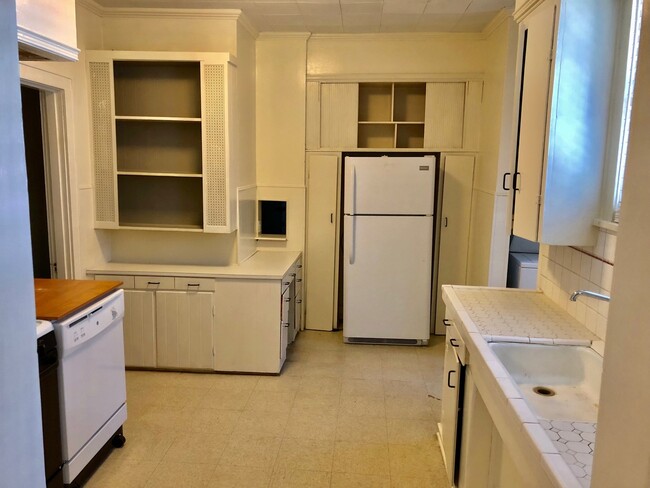 Building Photo - 1BR/1BA Broadmoor Duplex Available