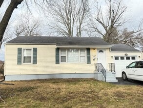 Building Photo - 1070 Loekes Dr