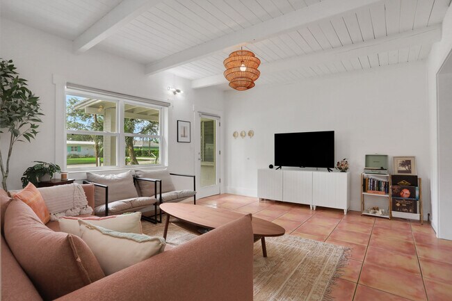 Building Photo - 14 Coquina Ave