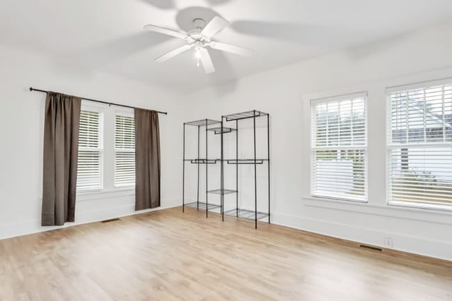 Foto del edificio - 591 E Cherry St