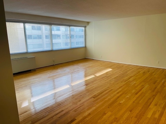 Living room- bright sunny - 5500 Friendship Blvd Apartment