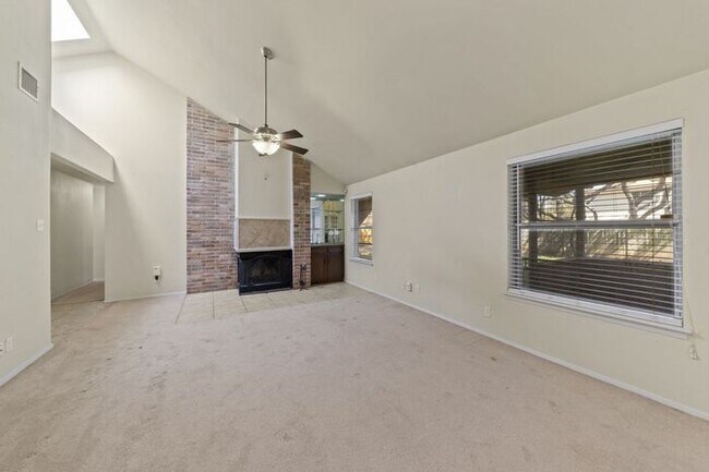 Building Photo - 8930 Tintagel St, San Antonio TX 78254