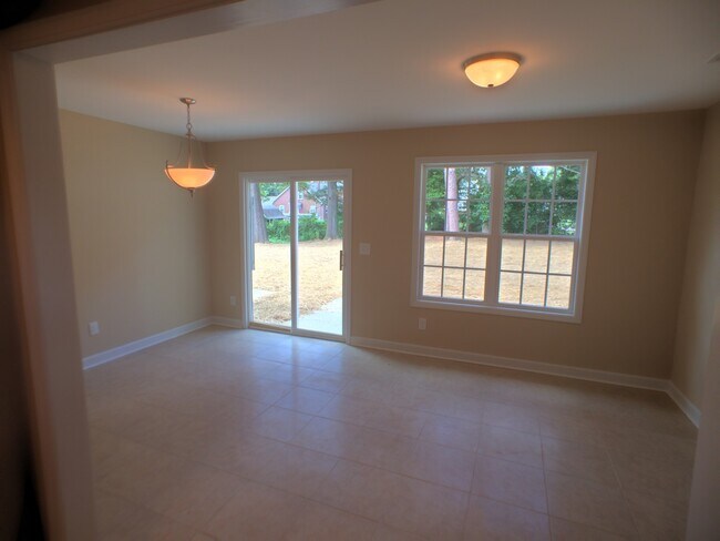 Foto del edificio - Newer construction townhouse!