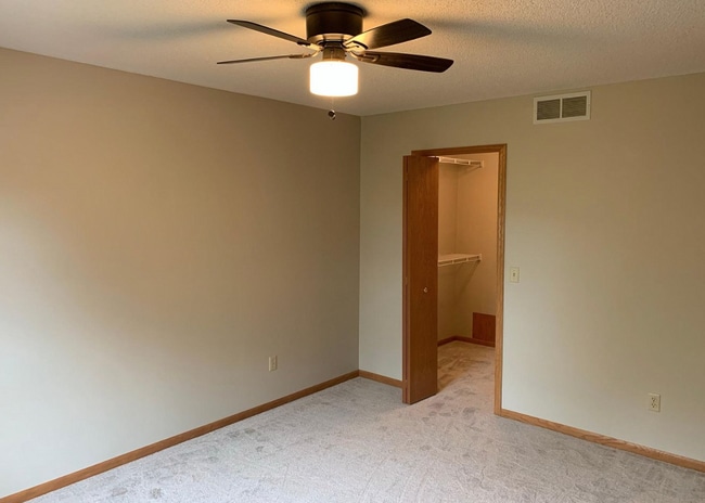 Building Photo - 2553 Mallard Dr