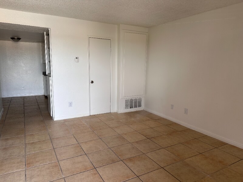 Primary Photo - 11200 Auburn Ave