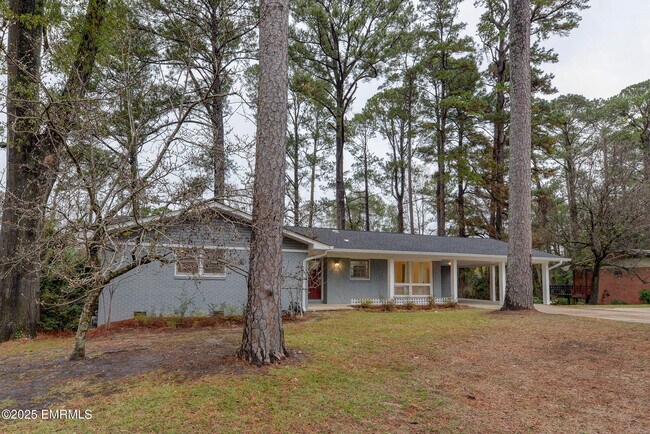 Foto del edificio - 1390 N Hills St