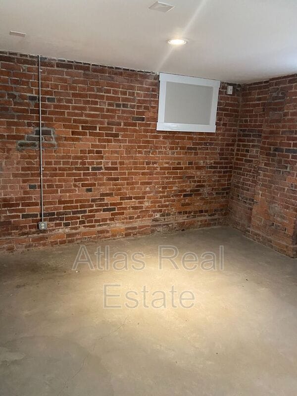 Building Photo - 1066 N Clarkson St