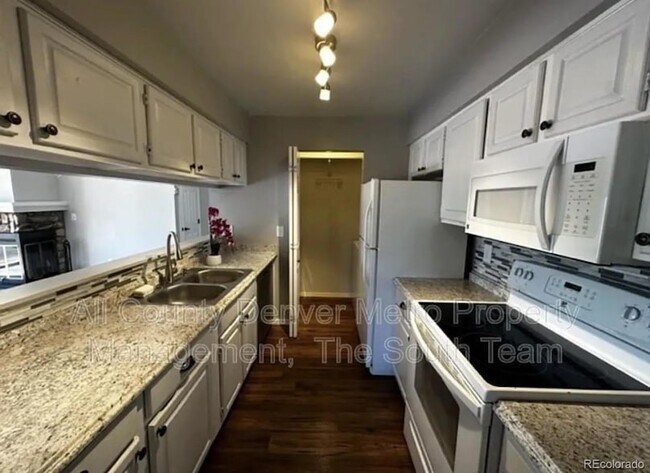 Foto del edificio - 7379 S Gore Range Rd
