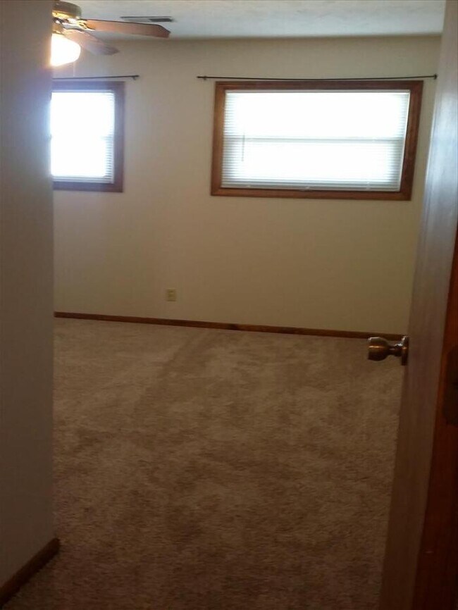 French Villa GE 2 Story Duplex Townhome Rentals in Bellevue NE