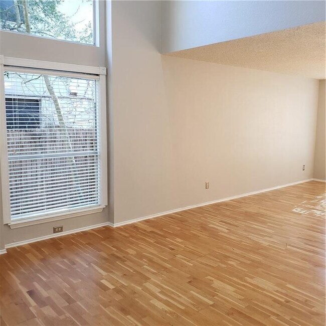 Building Photo - 8440 Fern Bluff Ave