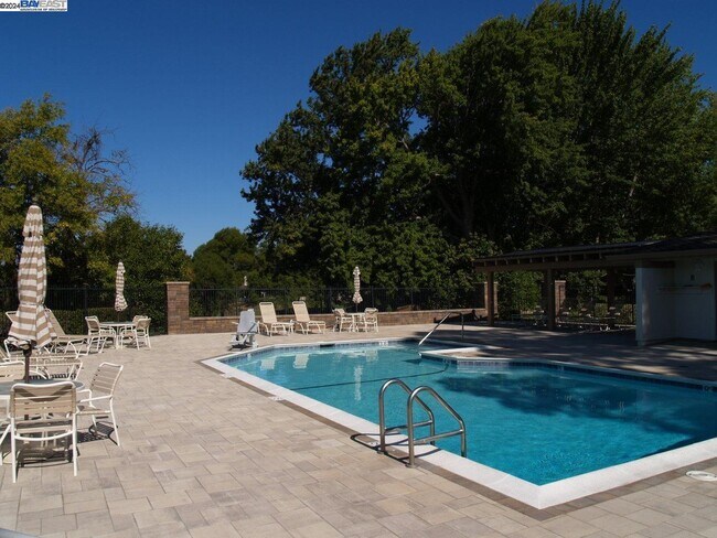 Building Photo - 515 Rolling Hills Ln