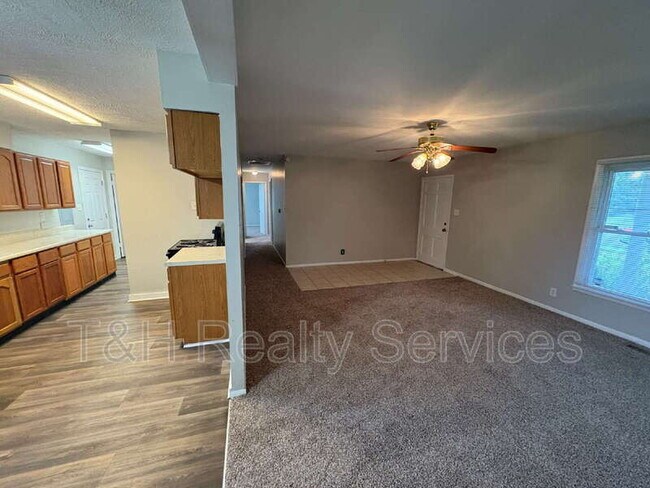 Foto del edificio - 7825 Huber Ct