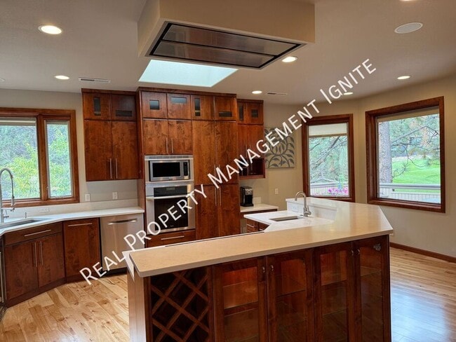 Building Photo - 3337 NW McCready Dr