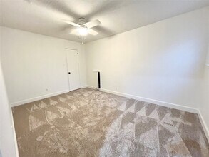 Building Photo - 10819 Sagerock Dr