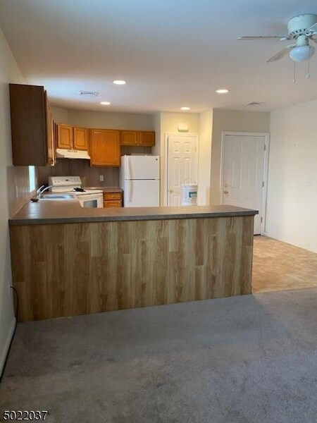 Building Photo - 471 Pompton Ave