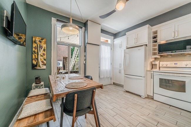 Building Photo - 6362 R. Drolet