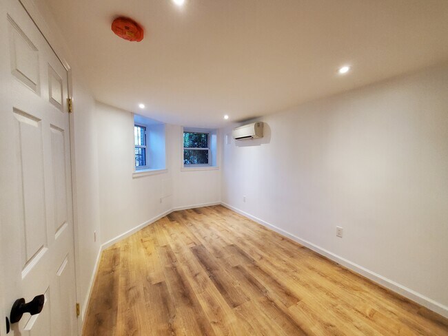 Bedroom #1 - 1380 Park Plz