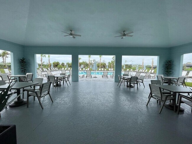 Foto del edificio - 1596 Saddlewood Cir