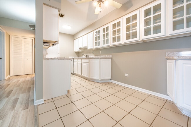 Building Photo - 1505 N Windsor Dr