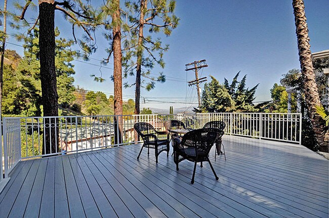 Decking main level - 4422 Grimes Pl