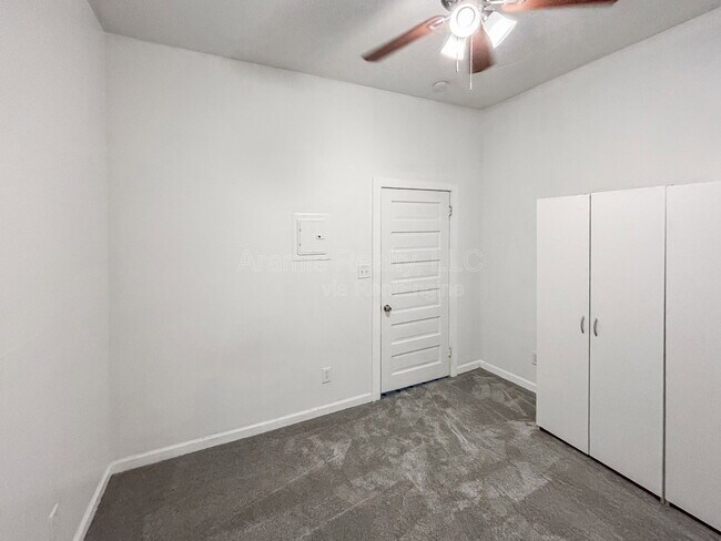 Foto del edificio - 1064 Curran St NW