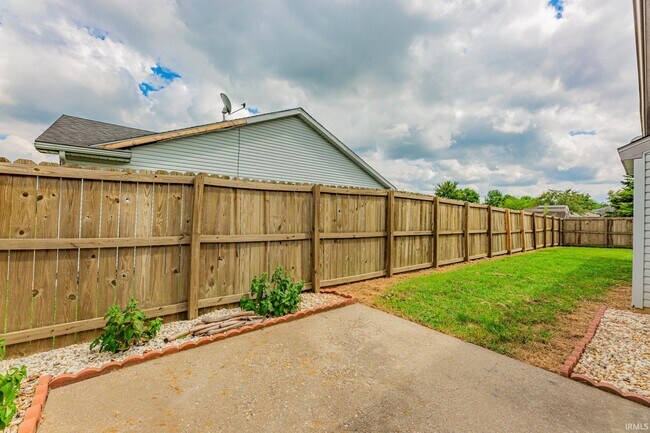Building Photo - 4900 Yellowstone Dr