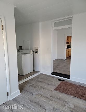 Building Photo - 2 br, 1 bath Townhome - 140 W King St