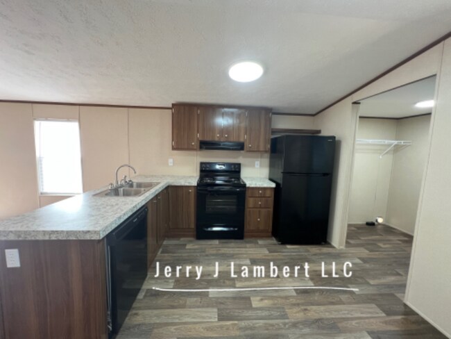 Foto del edificio - 3757 Old Fairground Rd