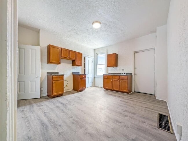Building Photo - 257 37th St