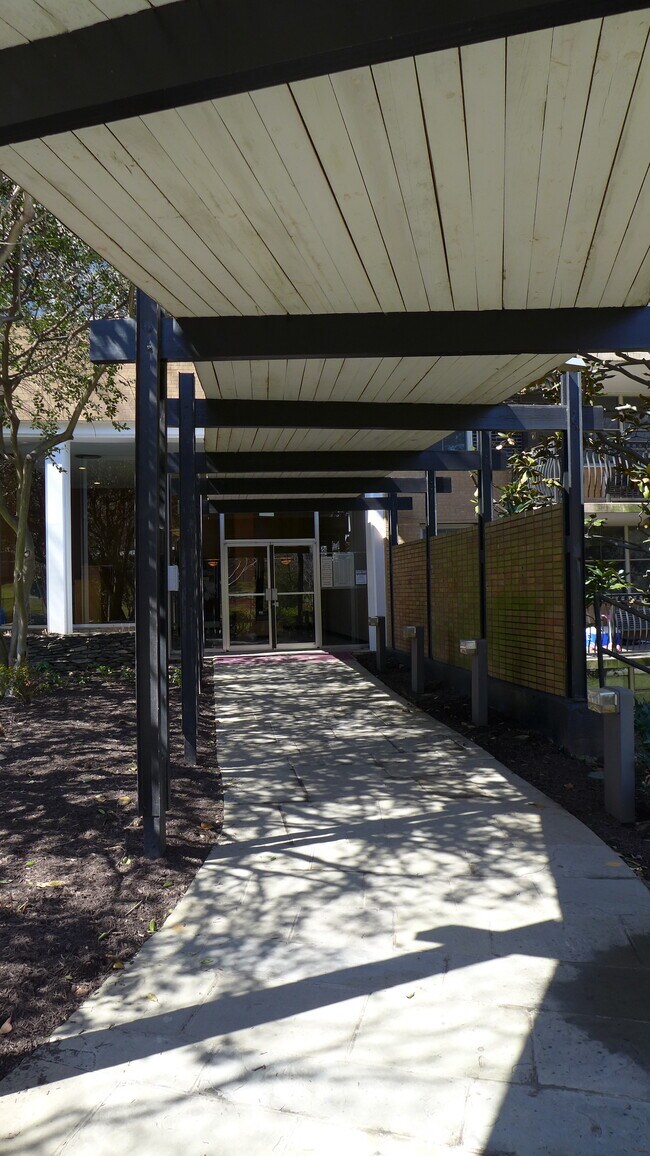 Foto del edificio - 2030 N ADAMS St