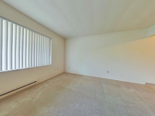 Building Photo - 2 Bedroom Apartment ~ Close to Campus ~ Ca...