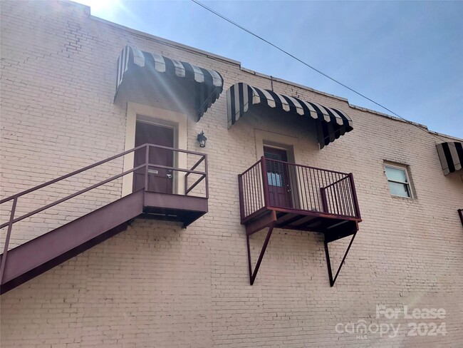 Building Photo - 235 E Main St