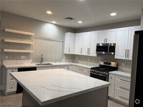 Building Photo - 675 Pacific Cascades Dr