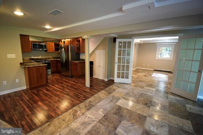 Foto del edificio - 1239 Noyes Dr