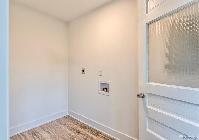 Foto del edificio - 1321 E Harry Ave