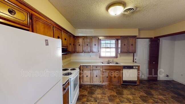 Foto del edificio - 152 Hidden Hill Rd