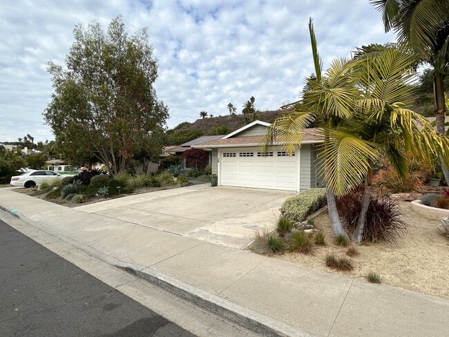 Building Photo - 3 Bedroom Home In Oceanside with Sun Room