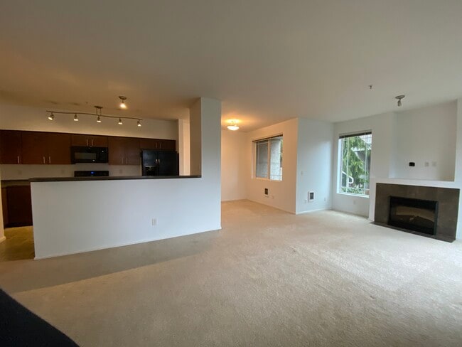 Building Photo - 15720 Manor Way