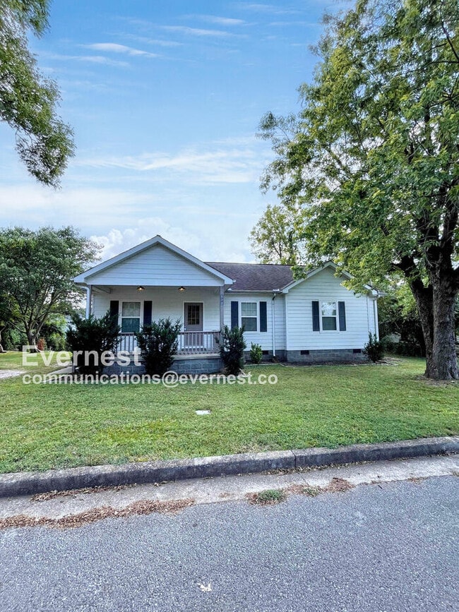 Building Photo - 808 Sunrise St