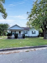 Building Photo - 808 Sunrise St