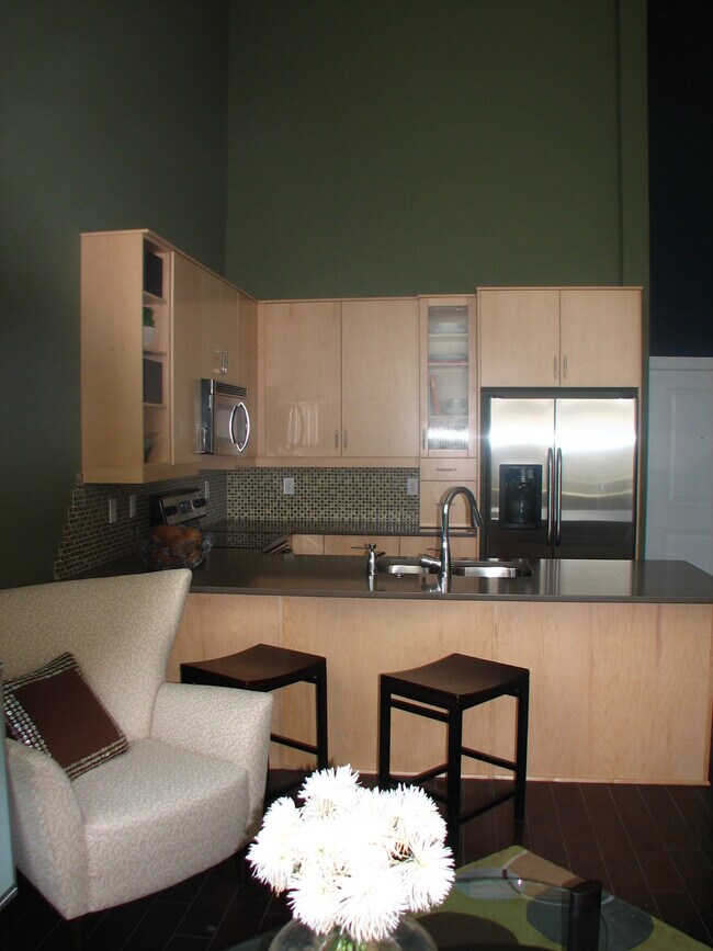 Stainless Steel Appliances - 619 N 4th St