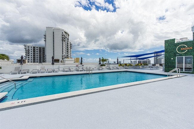 Foto del edificio - 1830 Radius Dr