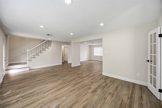 Foto del edificio - 5702 Old Lodge Dr