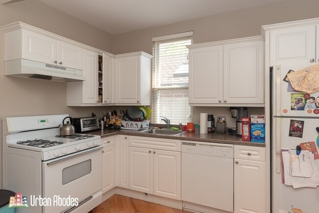 Foto del edificio - 3144 N Oakley Ave