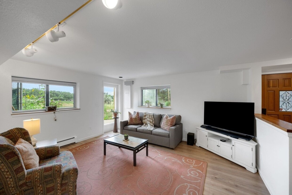Primary Photo - Awesome location! Newly Renovated 2BR Walk...