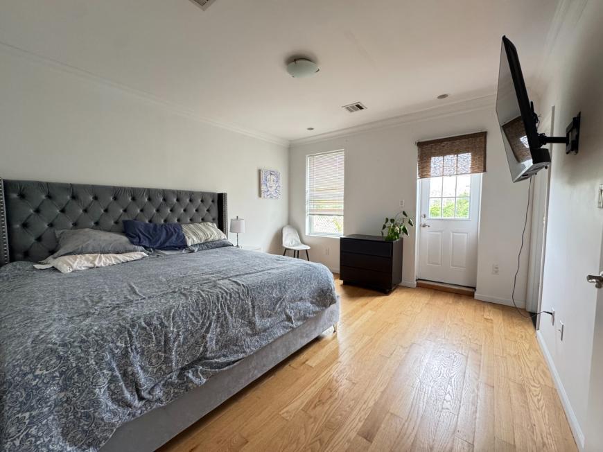 Foto principal - 5 bedroom in Brooklyn NY 11232
