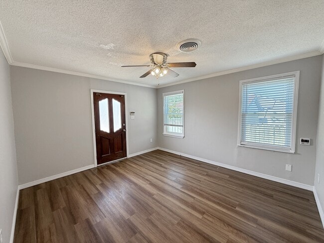 Foto del edificio - 911 Central Ave