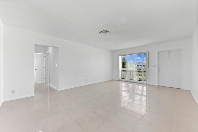 Foto del edificio - 2755 NE 28th Ave
