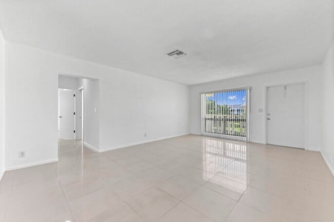 Photo - 2755 NE 28th Avenue Unit F1 Apartment
