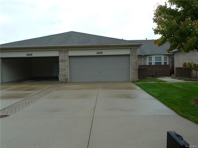 Foto del edificio - 49765 Hidden Valley Dr